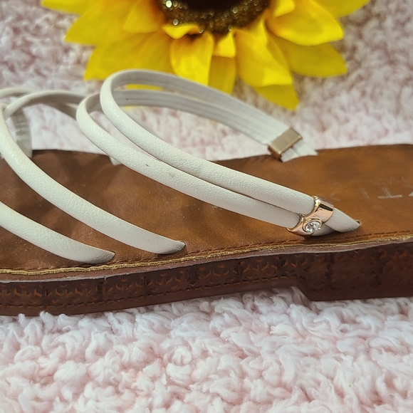 Sandals - Picture 4 of 6